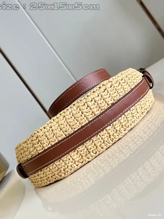 VUITTON LOUIS Croissant MM 0605